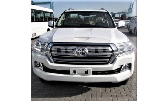 Buy Import Toyota Land Cruiser White Car in Import - Dubai in Enga Buy Import Toyota Land Cruiser White Car in Import - Dubai in Enga