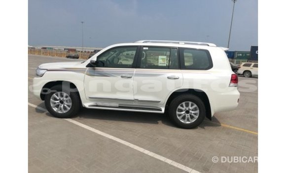 Buy Import Toyota Land Cruiser White Car in Import - Dubai in Enga Buy Import Toyota Land Cruiser White Car in Import - Dubai in Enga