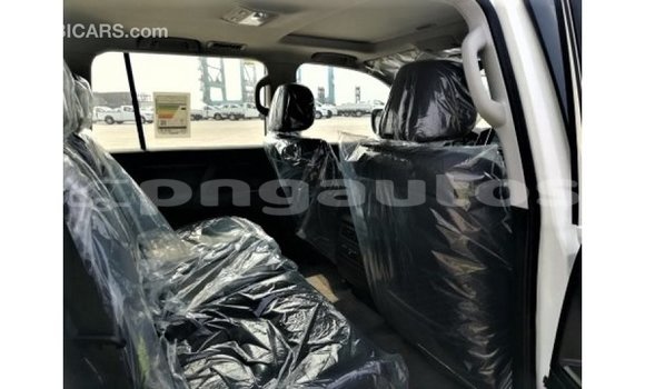 Buy Import Toyota Land Cruiser White Car in Import - Dubai in Enga Buy Import Toyota Land Cruiser White Car in Import - Dubai in Enga