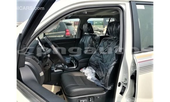 Buy Import Toyota Land Cruiser White Car in Import - Dubai in Enga Buy Import Toyota Land Cruiser White Car in Import - Dubai in Enga