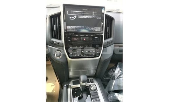 Buy Import Toyota Land Cruiser White Car in Import - Dubai in Enga Buy Import Toyota Land Cruiser White Car in Import - Dubai in Enga