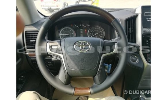 Buy Import Toyota Land Cruiser White Car in Import - Dubai in Enga Buy Import Toyota Land Cruiser White Car in Import - Dubai in Enga