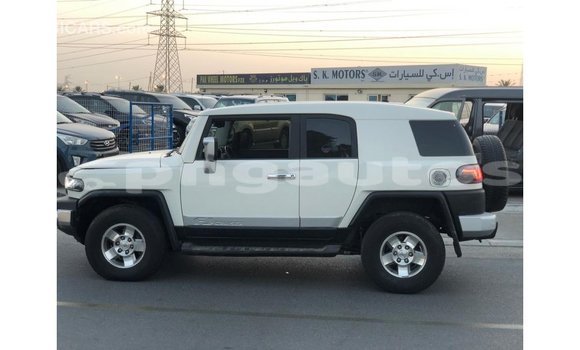 Buy Import Toyota FJ Cruiser White Car in Import - Dubai in Enga Buy Import Toyota FJ Cruiser White Car in Import - Dubai in Enga