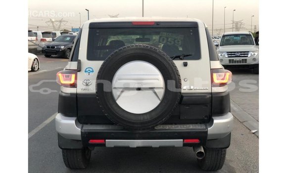 Buy Import Toyota FJ Cruiser White Car in Import - Dubai in Enga Buy Import Toyota FJ Cruiser White Car in Import - Dubai in Enga