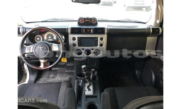 Buy Import Toyota FJ Cruiser White Car in Import - Dubai in Enga Buy Import Toyota FJ Cruiser White Car in Import - Dubai in Enga