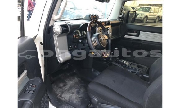 Buy Import Toyota FJ Cruiser White Car in Import - Dubai in Enga Buy Import Toyota FJ Cruiser White Car in Import - Dubai in Enga