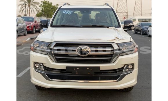Buy Import Toyota Land Cruiser White Car in Import - Dubai in Enga Buy Import Toyota Land Cruiser White Car in Import - Dubai in Enga