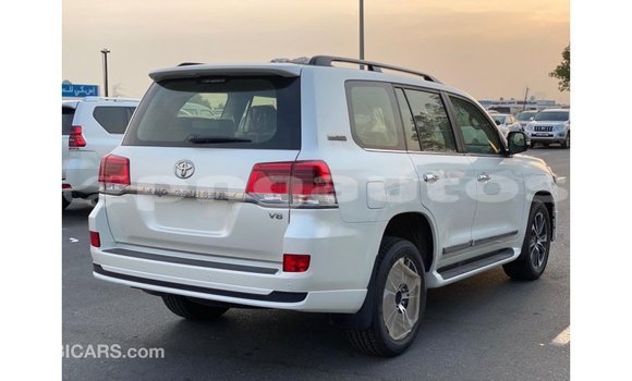 Buy Import Toyota Land Cruiser White Car in Import - Dubai in Enga Buy Import Toyota Land Cruiser White Car in Import - Dubai in Enga