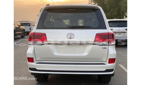 Buy Import Toyota Land Cruiser White Car in Import - Dubai in Enga Buy Import Toyota Land Cruiser White Car in Import - Dubai in Enga