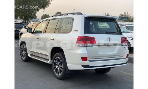 Buy Import Toyota Land Cruiser White Car in Import - Dubai in Enga Buy Import Toyota Land Cruiser White Car in Import - Dubai in Enga
