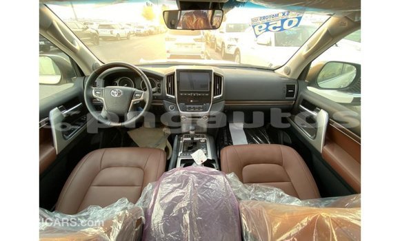 Buy Import Toyota Land Cruiser White Car in Import - Dubai in Enga Buy Import Toyota Land Cruiser White Car in Import - Dubai in Enga