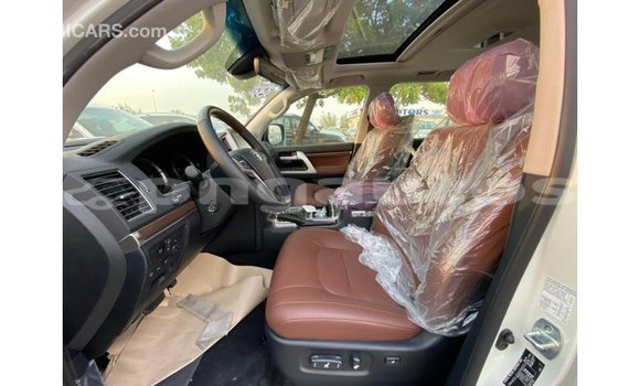 Buy Import Toyota Land Cruiser White Car in Import - Dubai in Enga Buy Import Toyota Land Cruiser White Car in Import - Dubai in Enga