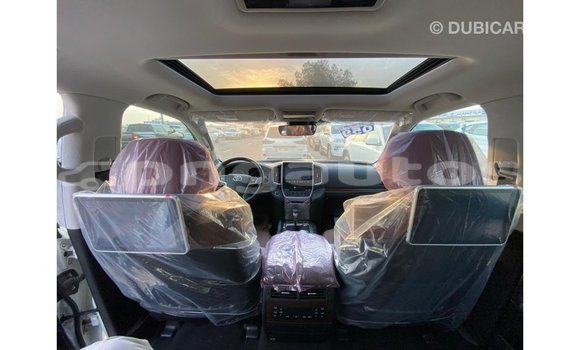 Buy Import Toyota Land Cruiser White Car in Import - Dubai in Enga Buy Import Toyota Land Cruiser White Car in Import - Dubai in Enga