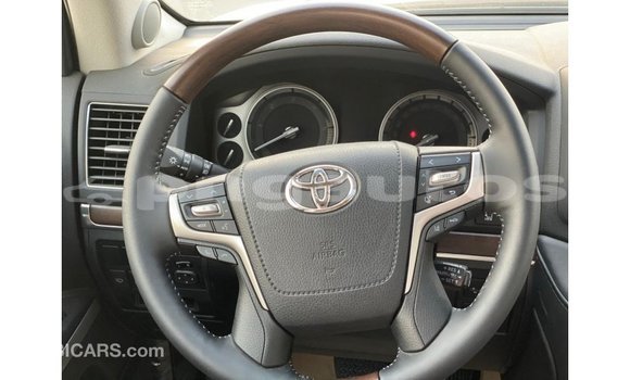 Buy Import Toyota Land Cruiser White Car in Import - Dubai in Enga Buy Import Toyota Land Cruiser White Car in Import - Dubai in Enga