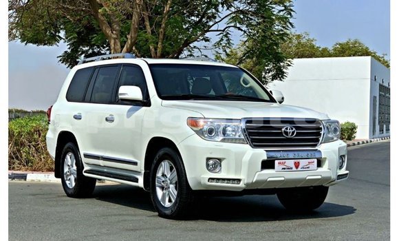 Buy Import Toyota Land Cruiser White Car in Import - Dubai in Enga Buy Import Toyota Land Cruiser White Car in Import - Dubai in Enga