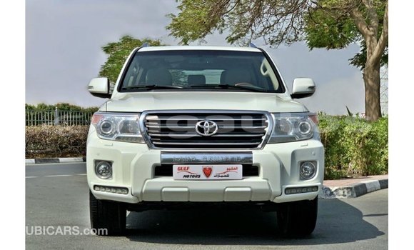 Buy Import Toyota Land Cruiser White Car in Import - Dubai in Enga Buy Import Toyota Land Cruiser White Car in Import - Dubai in Enga