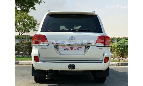 Buy Import Toyota Land Cruiser White Car in Import - Dubai in Enga Buy Import Toyota Land Cruiser White Car in Import - Dubai in Enga