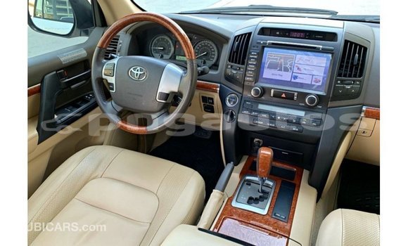 Buy Import Toyota Land Cruiser White Car in Import - Dubai in Enga Buy Import Toyota Land Cruiser White Car in Import - Dubai in Enga