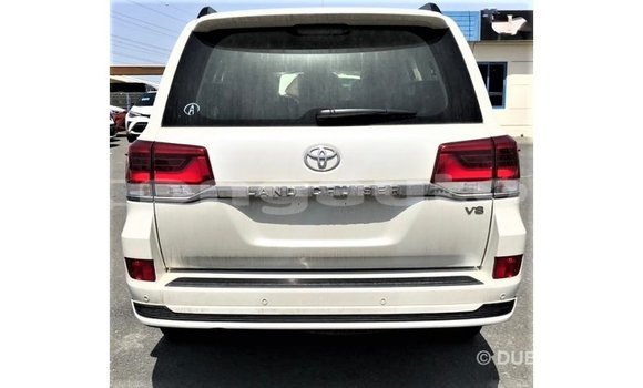 Buy Import Toyota Land Cruiser White Car in Import - Dubai in Enga Buy Import Toyota Land Cruiser White Car in Import - Dubai in Enga