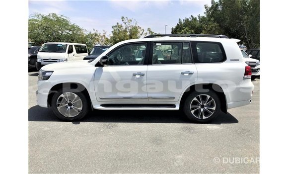 Buy Import Toyota Land Cruiser White Car in Import - Dubai in Enga Buy Import Toyota Land Cruiser White Car in Import - Dubai in Enga