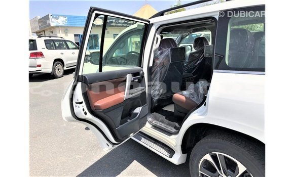 Buy Import Toyota Land Cruiser White Car in Import - Dubai in Enga Buy Import Toyota Land Cruiser White Car in Import - Dubai in Enga