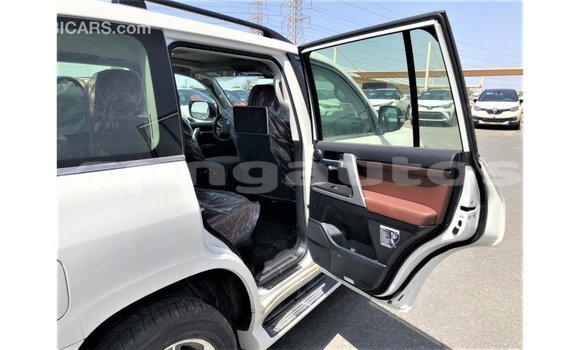Buy Import Toyota Land Cruiser White Car in Import - Dubai in Enga Buy Import Toyota Land Cruiser White Car in Import - Dubai in Enga