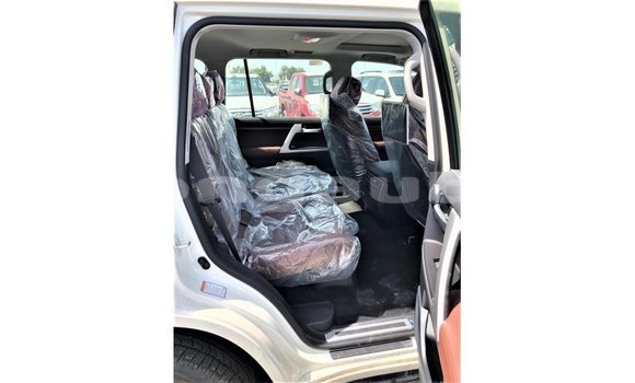 Buy Import Toyota Land Cruiser White Car in Import - Dubai in Enga Buy Import Toyota Land Cruiser White Car in Import - Dubai in Enga