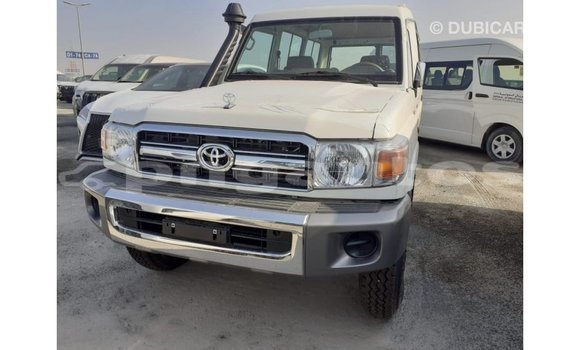 Buy Import Toyota Land Cruiser White Car in Import - Dubai in Enga Buy Import Toyota Land Cruiser White Car in Import - Dubai in Enga