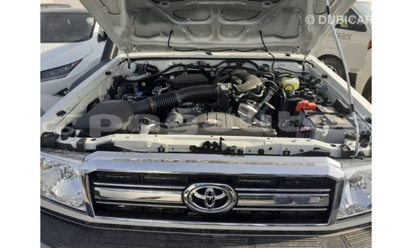 Buy Import Toyota Land Cruiser White Car in Import - Dubai in Enga Buy Import Toyota Land Cruiser White Car in Import - Dubai in Enga