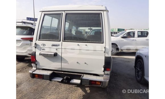 Buy Import Toyota Land Cruiser White Car in Import - Dubai in Enga Buy Import Toyota Land Cruiser White Car in Import - Dubai in Enga