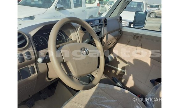Buy Import Toyota Land Cruiser White Car in Import - Dubai in Enga Buy Import Toyota Land Cruiser White Car in Import - Dubai in Enga