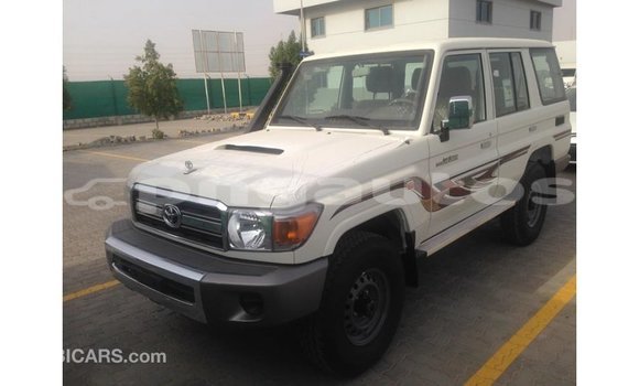 Buy Import Toyota Land Cruiser White Car in Import - Dubai in Enga Buy Import Toyota Land Cruiser White Car in Import - Dubai in Enga
