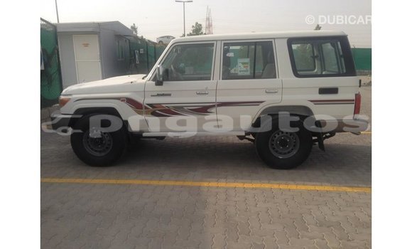 Buy Import Toyota Land Cruiser White Car in Import - Dubai in Enga Buy Import Toyota Land Cruiser White Car in Import - Dubai in Enga