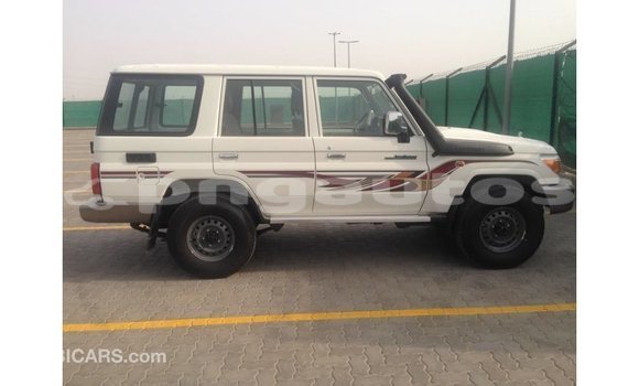 Buy Import Toyota Land Cruiser White Car in Import - Dubai in Enga Buy Import Toyota Land Cruiser White Car in Import - Dubai in Enga