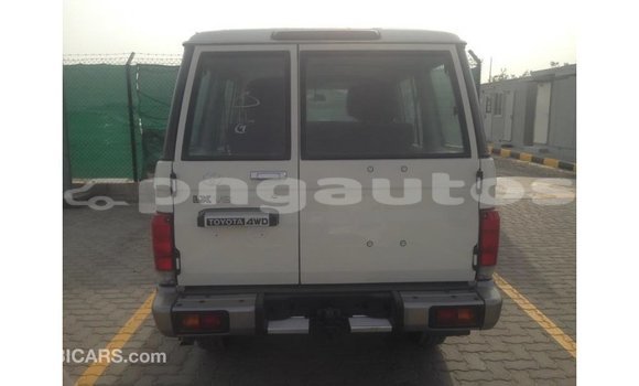 Buy Import Toyota Land Cruiser White Car in Import - Dubai in Enga Buy Import Toyota Land Cruiser White Car in Import - Dubai in Enga
