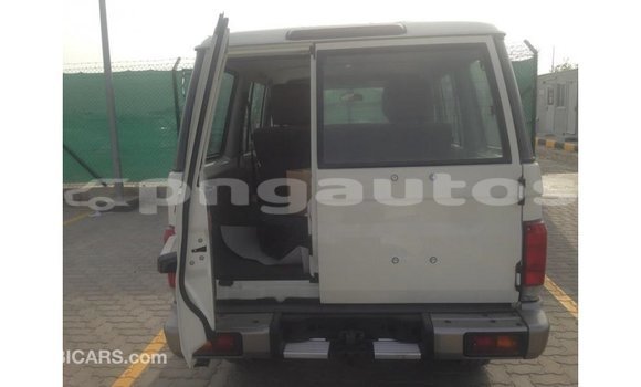 Buy Import Toyota Land Cruiser White Car in Import - Dubai in Enga Buy Import Toyota Land Cruiser White Car in Import - Dubai in Enga