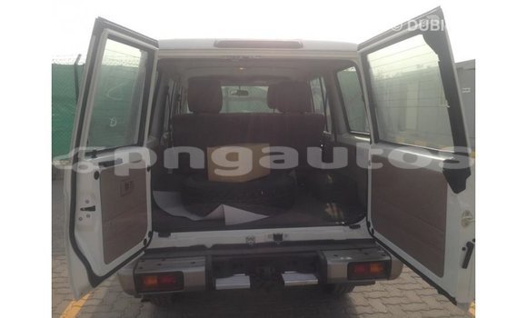 Buy Import Toyota Land Cruiser White Car in Import - Dubai in Enga Buy Import Toyota Land Cruiser White Car in Import - Dubai in Enga