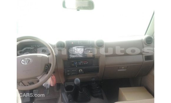 Buy Import Toyota Land Cruiser White Car in Import - Dubai in Enga Buy Import Toyota Land Cruiser White Car in Import - Dubai in Enga