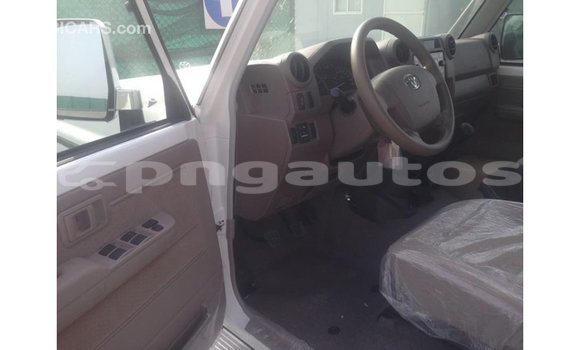 Buy Import Toyota Land Cruiser White Car in Import - Dubai in Enga Buy Import Toyota Land Cruiser White Car in Import - Dubai in Enga