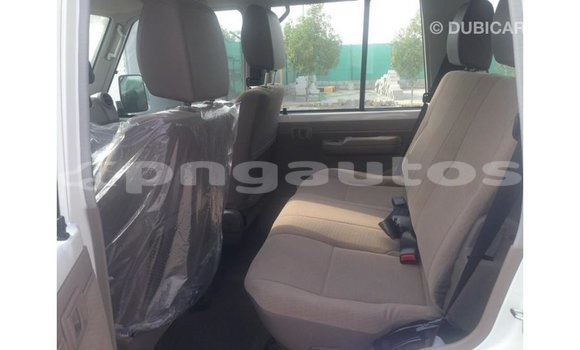 Buy Import Toyota Land Cruiser White Car in Import - Dubai in Enga Buy Import Toyota Land Cruiser White Car in Import - Dubai in Enga