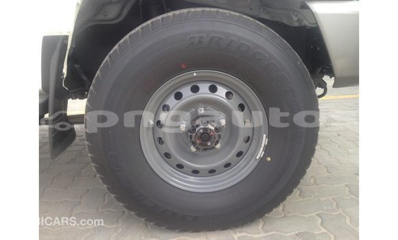 Buy Import Toyota Land Cruiser White Car in Import - Dubai in Enga Buy Import Toyota Land Cruiser White Car in Import - Dubai in Enga