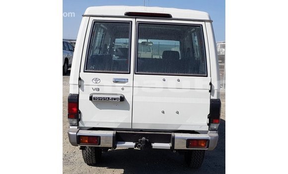 Buy Import Toyota Land Cruiser White Car in Import - Dubai in Enga Buy Import Toyota Land Cruiser White Car in Import - Dubai in Enga