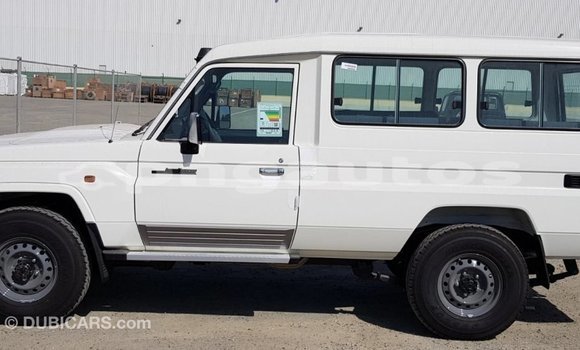 Buy Import Toyota Land Cruiser White Car in Import - Dubai in Enga Buy Import Toyota Land Cruiser White Car in Import - Dubai in Enga