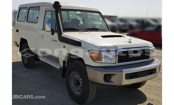 Buy Import Toyota Land Cruiser White Car in Import - Dubai in Enga Buy Import Toyota Land Cruiser White Car in Import - Dubai in Enga