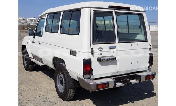 Buy Import Toyota Land Cruiser White Car in Import - Dubai in Enga Buy Import Toyota Land Cruiser White Car in Import - Dubai in Enga