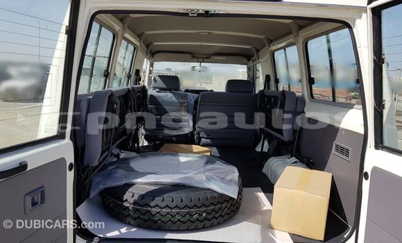 Buy Import Toyota Land Cruiser White Car in Import - Dubai in Enga Buy Import Toyota Land Cruiser White Car in Import - Dubai in Enga