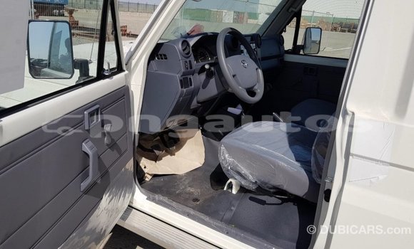 Buy Import Toyota Land Cruiser White Car in Import - Dubai in Enga Buy Import Toyota Land Cruiser White Car in Import - Dubai in Enga