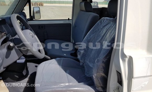 Buy Import Toyota Land Cruiser White Car in Import - Dubai in Enga Buy Import Toyota Land Cruiser White Car in Import - Dubai in Enga