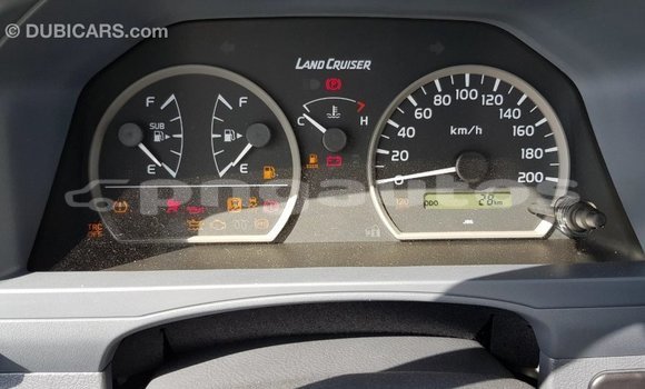 Buy Import Toyota Land Cruiser White Car in Import - Dubai in Enga Buy Import Toyota Land Cruiser White Car in Import - Dubai in Enga