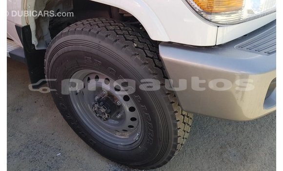 Buy Import Toyota Land Cruiser White Car in Import - Dubai in Enga Buy Import Toyota Land Cruiser White Car in Import - Dubai in Enga